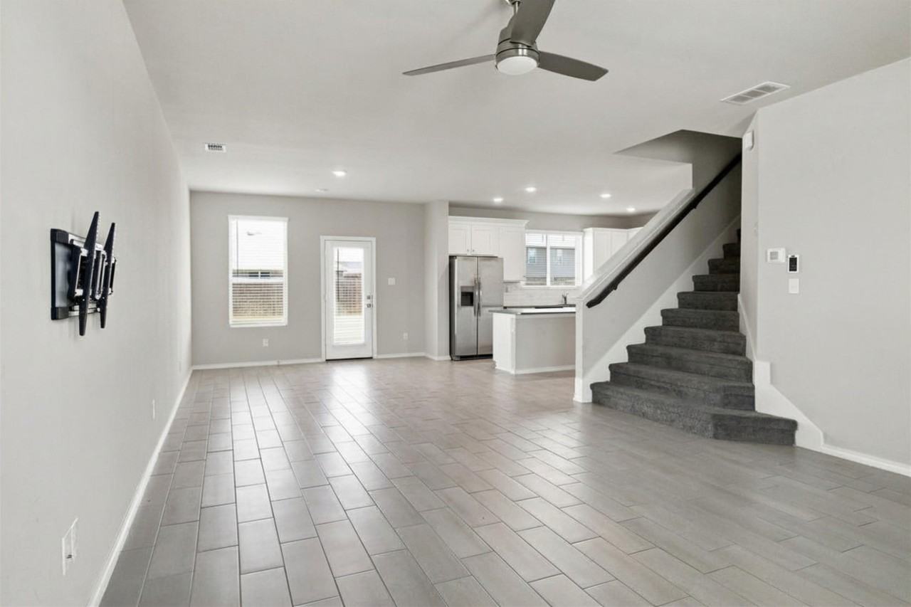 944 Ravenwood Lane - Photo 6 of 55