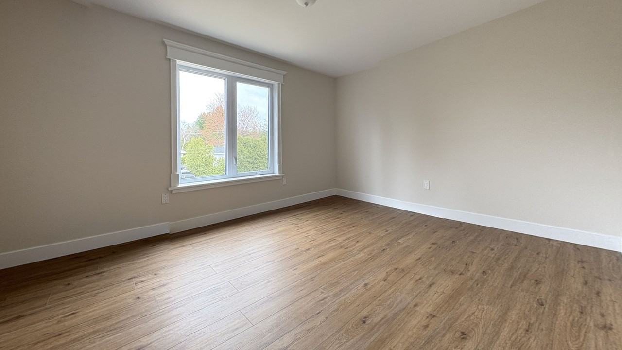 2662 Old Montreal Rd - Photo 5 of 9