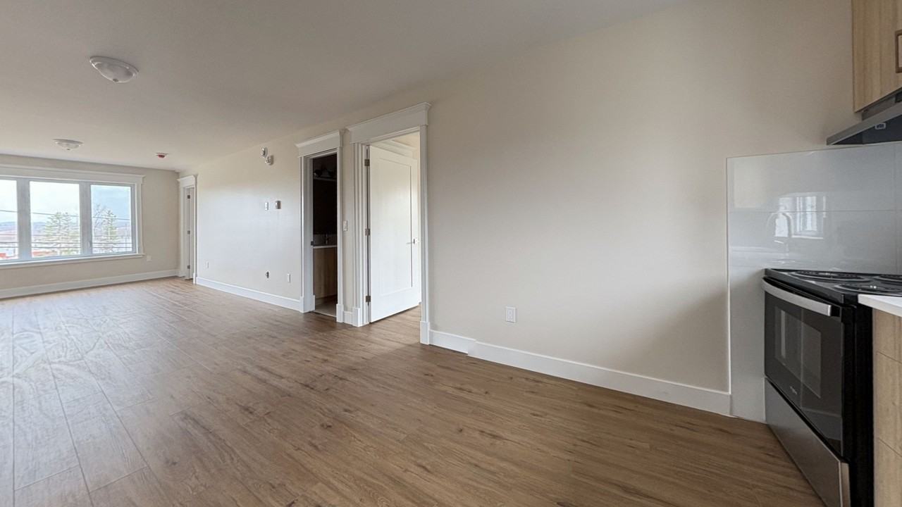 2662 Old Montreal Rd - Photo 7 of 9