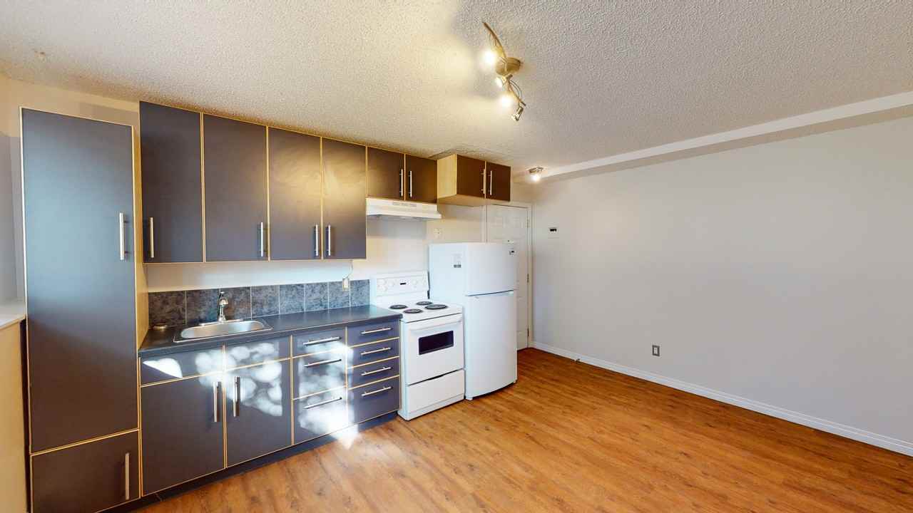 607 67 Ave Sw - Photo 3 of 13