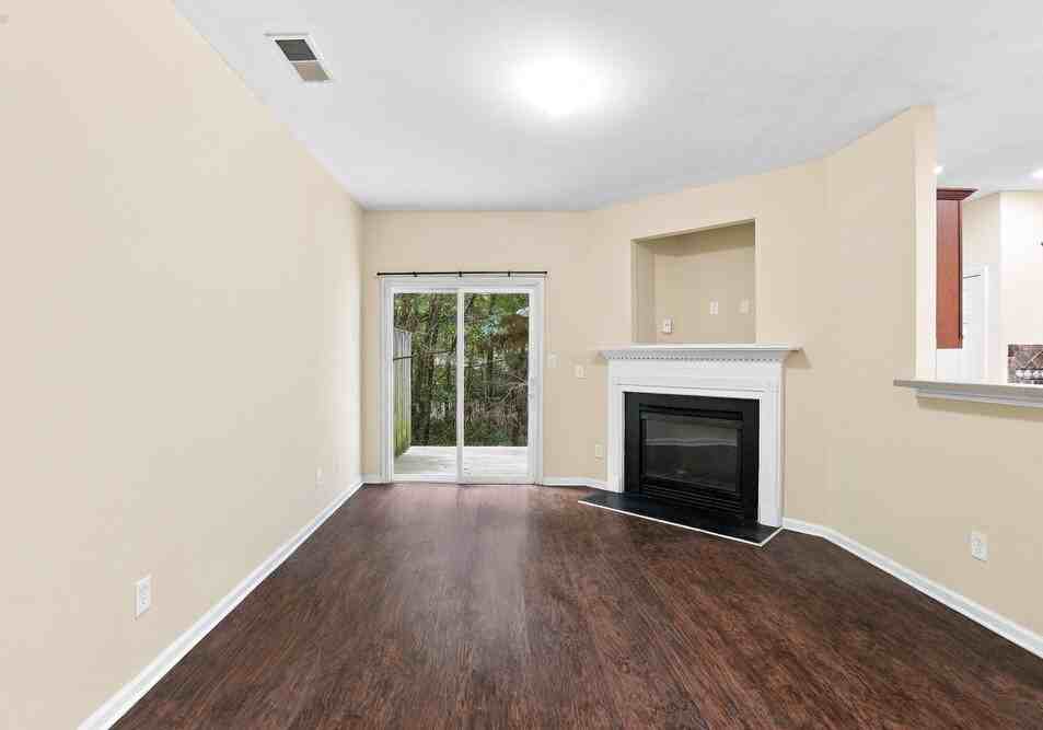 715 Celeste Ln Sw - Photo 5 of 17