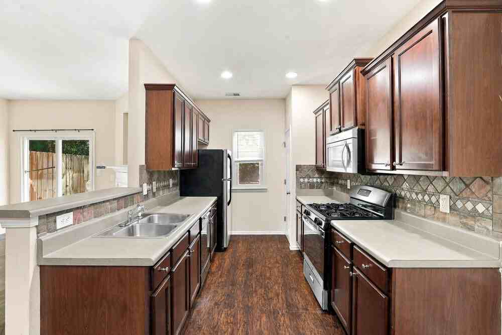 715 Celeste Ln Sw - Photo 7 of 17
