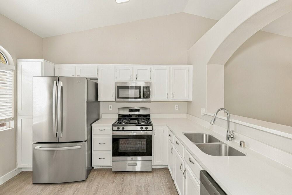 922 Strider Dr - Photo 4 of 16