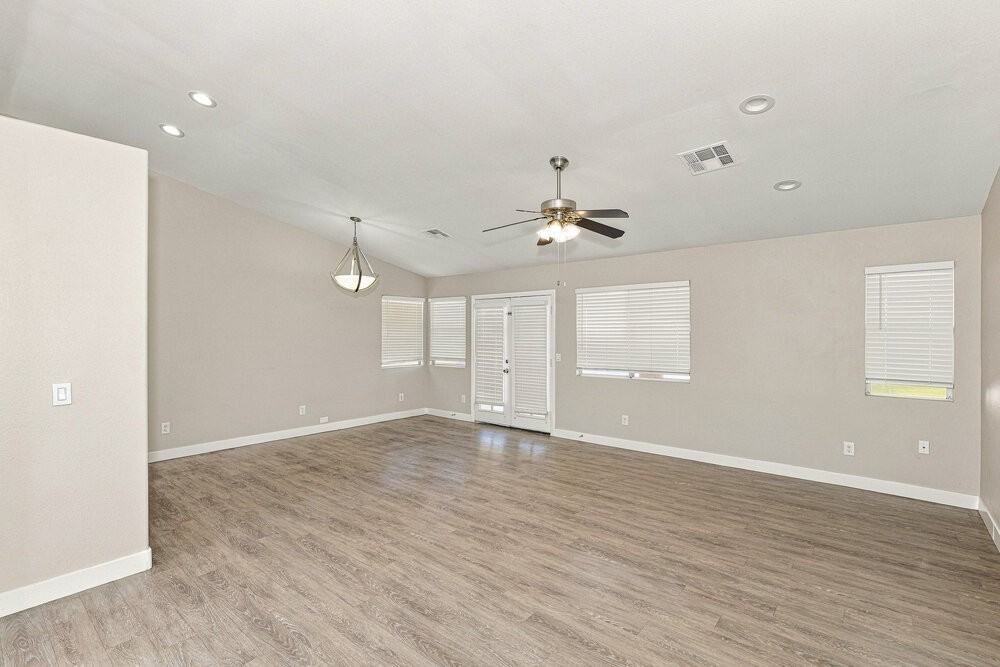 922 Strider Dr - Photo 5 of 16