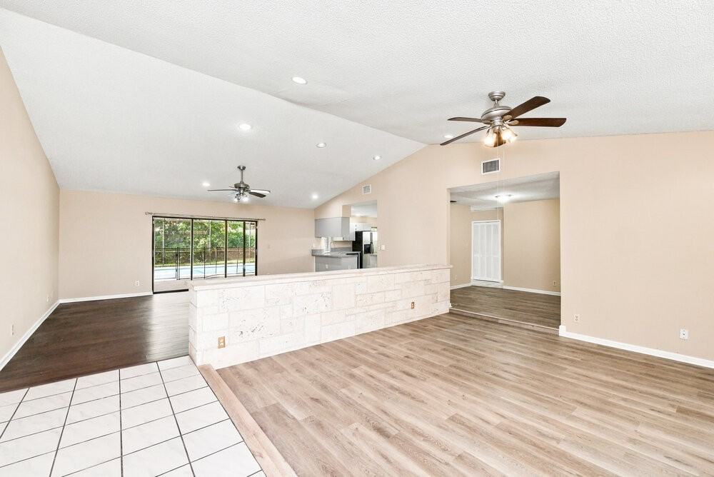 8722 Nw 49th Dr - Photo 5 of 16