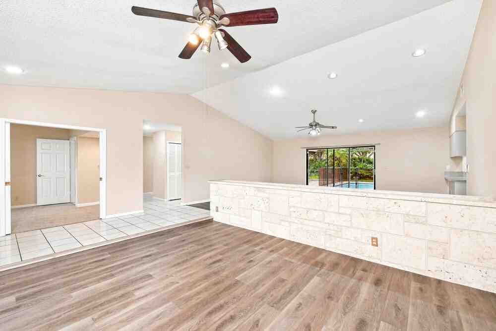 8722 Nw 49th Dr - Photo 7 of 16