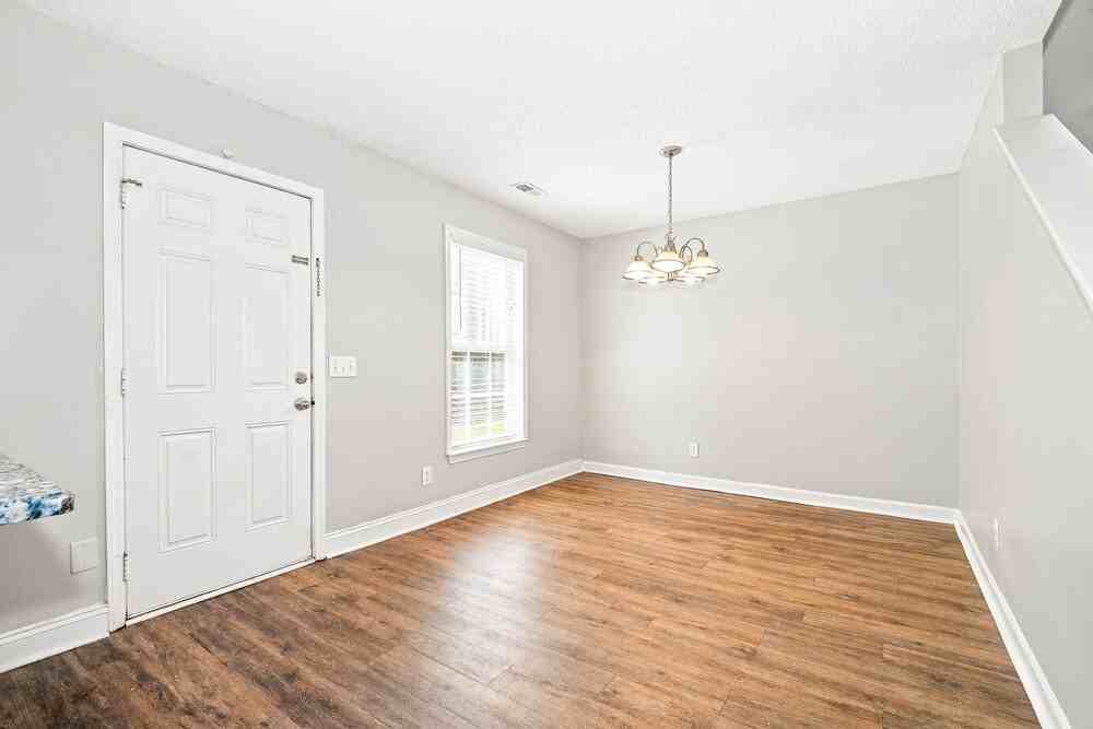 4941 Hopewood Ln - Photo 7 of 17