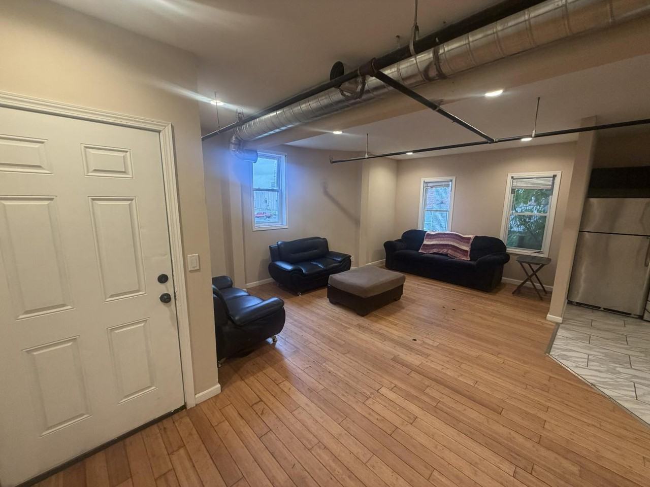 92 Henry St - Photo 4 of 5