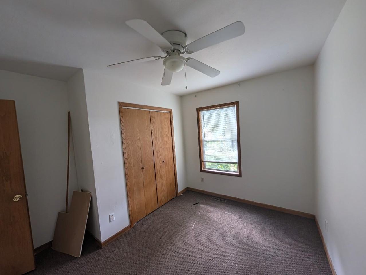 513 W Lawrence St - Photo 2 of 11