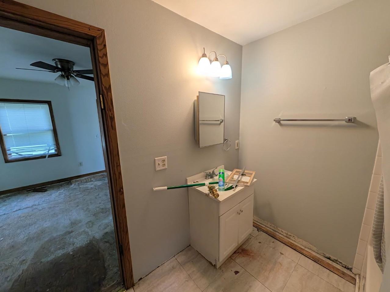 513 W Lawrence St - Photo 6 of 11