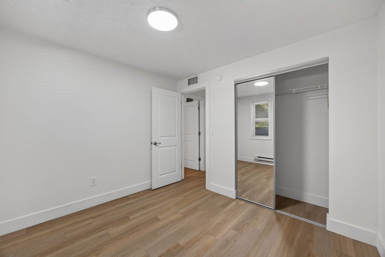400-402 S Henderson St - Photo 5 of 11