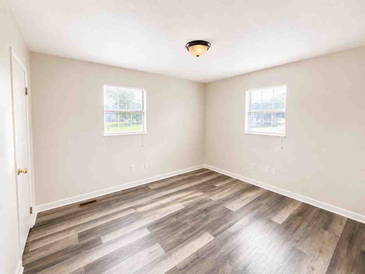 5421 McIntosh Rd - Photo 5 of 7