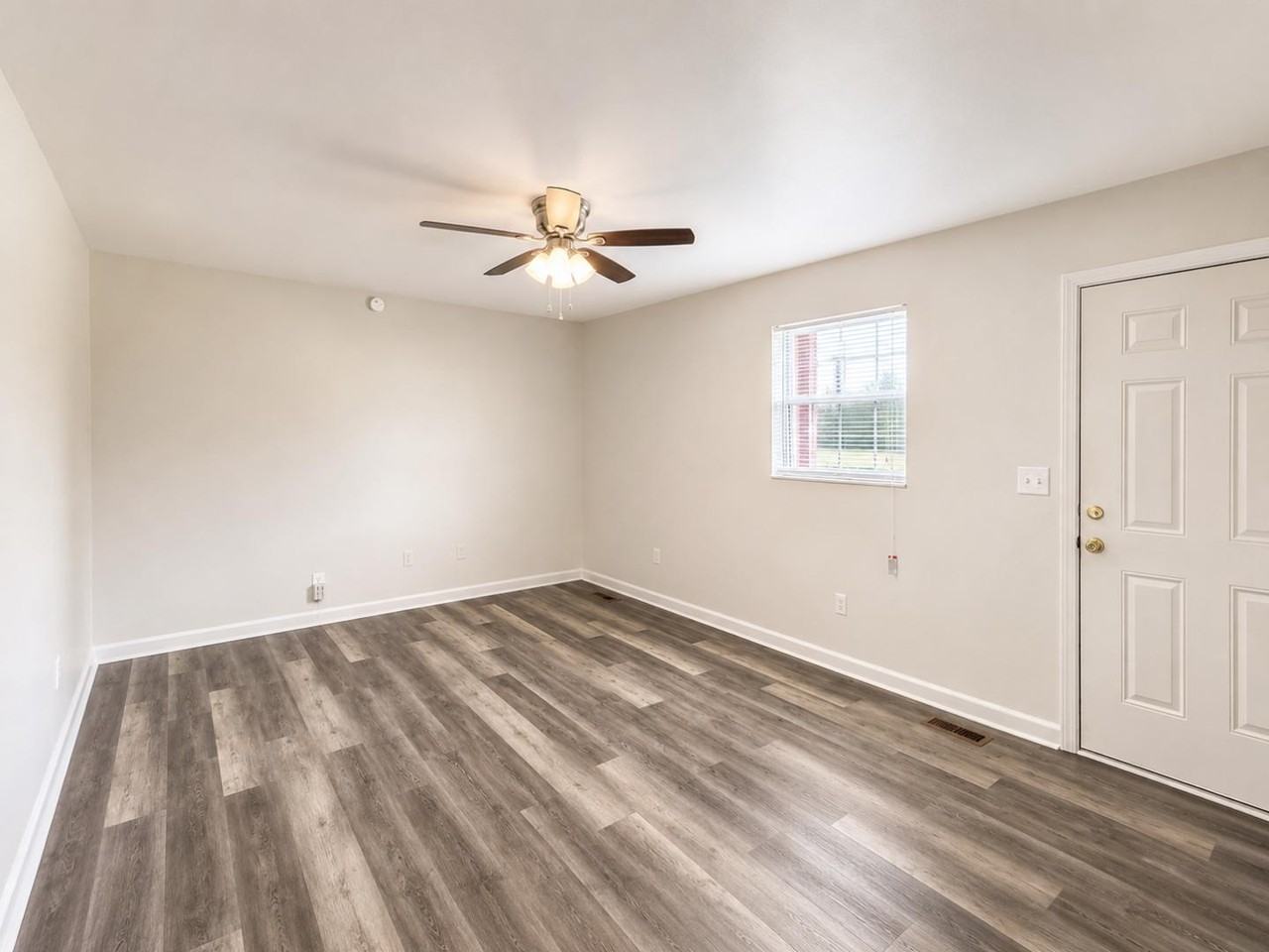 5421 McIntosh Rd - Photo 6 of 7
