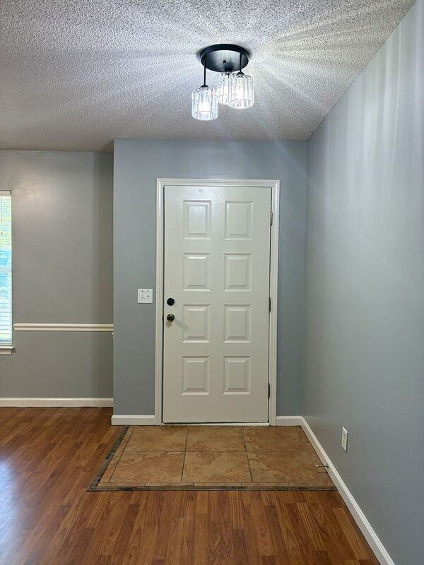 105 E 9th St - Photo 5 of 37