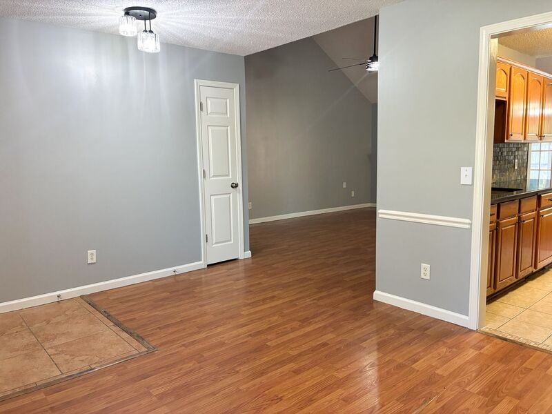 105 E 9th St - Photo 6 of 37