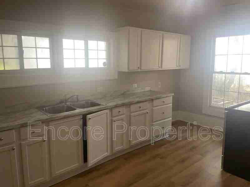 603 Hawthorne Ave - Photo 4 of 10