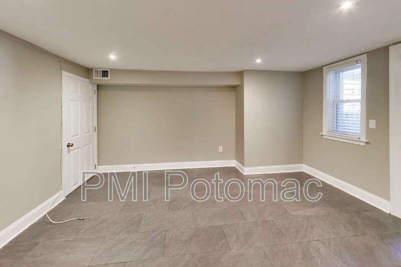 1952 Calvert St Nw #1 - Photo 4 of 44