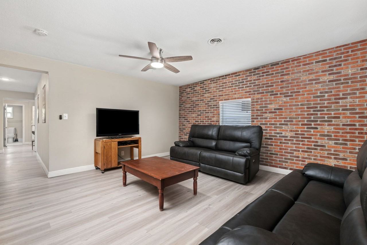 905 16th St. - Photo 2 of 22