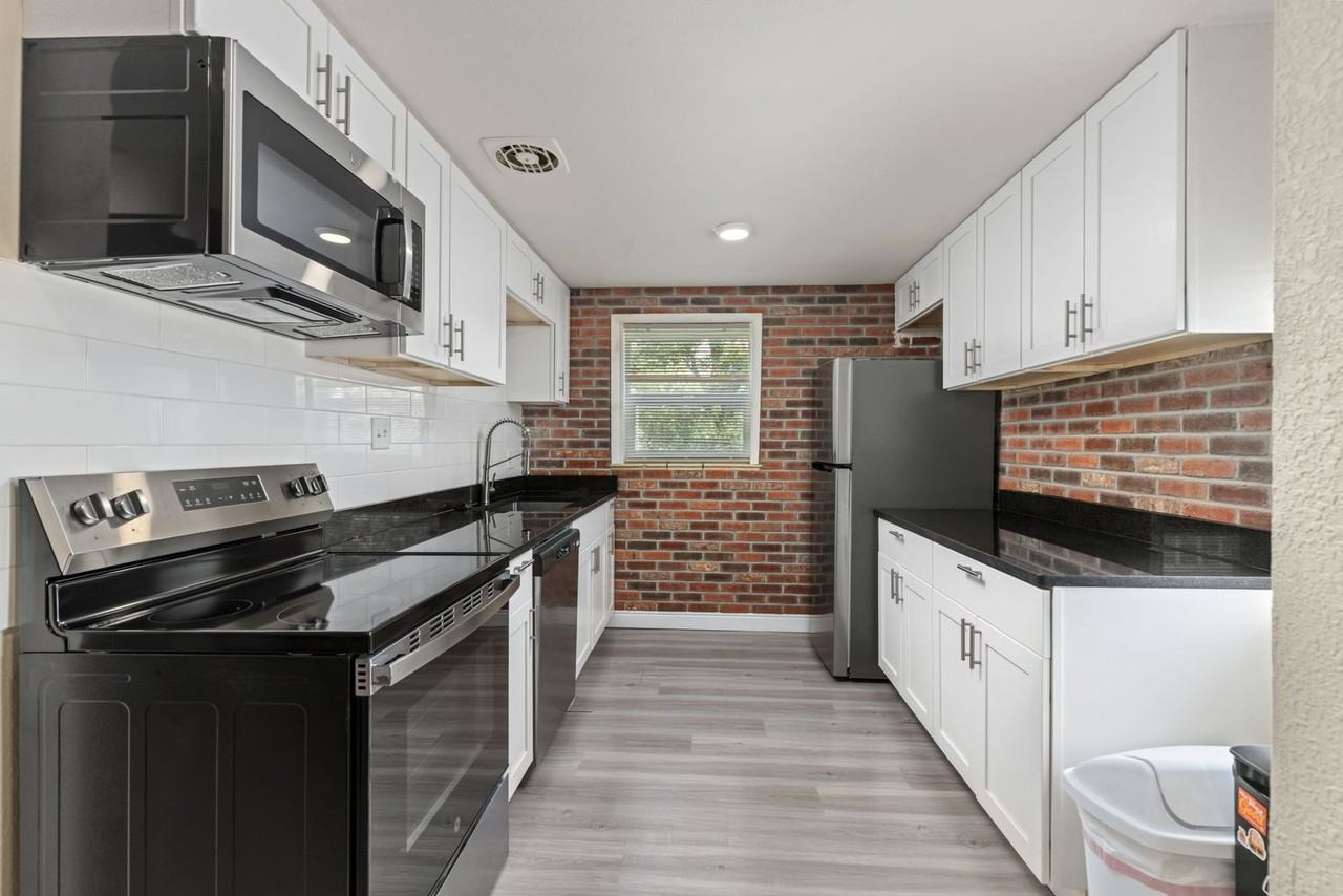 905 16th St. - Photo 3 of 22