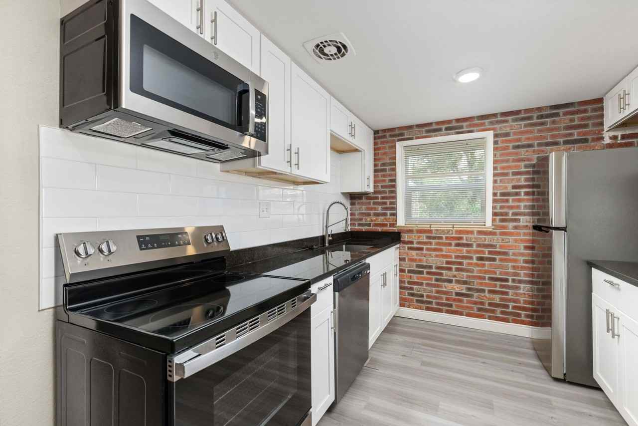 905 16th St. - Photo 4 of 22