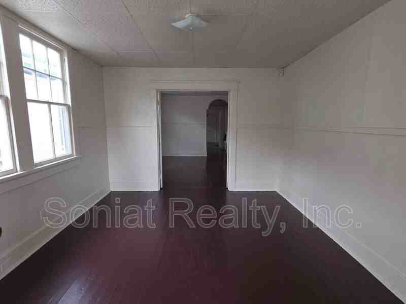 517 S Genois St - Photo 2 of 8
