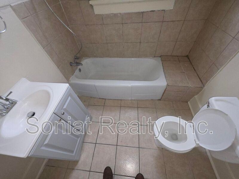 517 S Genois St - Photo 4 of 8