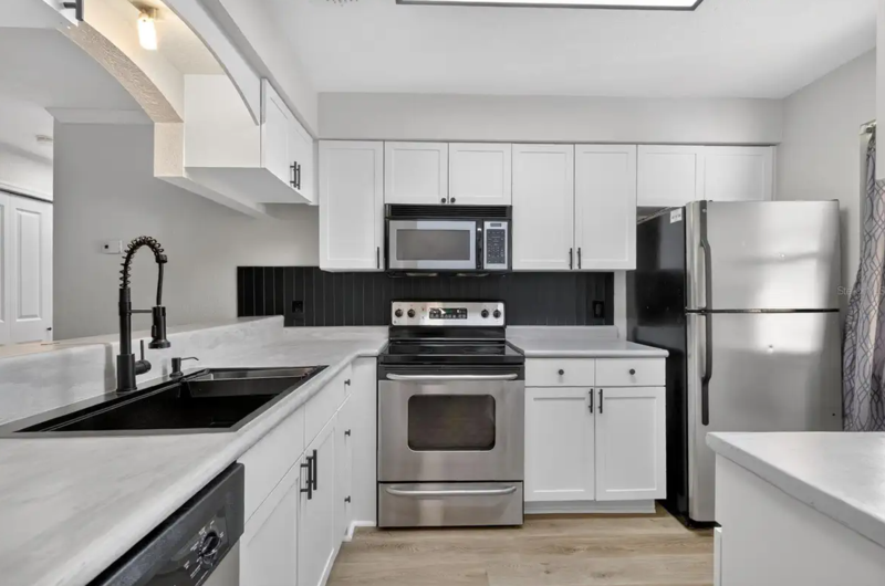 10167 Sailwinds Blvd N - Photo 3 of 36