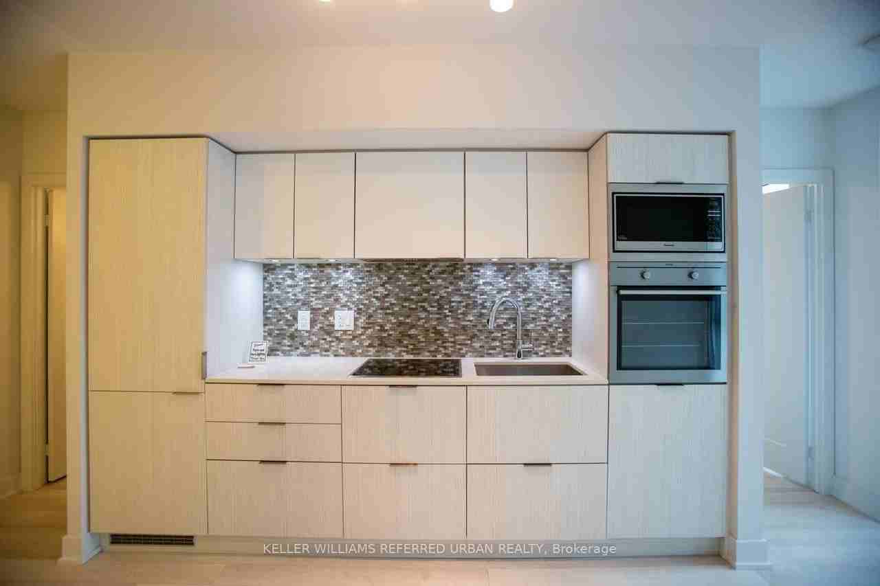 318 Richmond Street West #908 - Photo 3 of 21