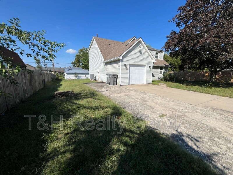 890 E Edwards Ave - Photo 6 of 39