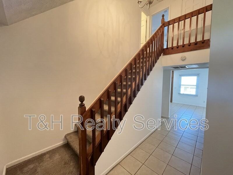 890 E Edwards Ave - Photo 7 of 39