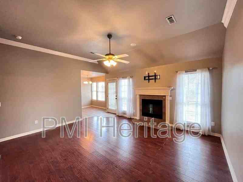683 Golden Meadow Ave - Photo 3 of 18