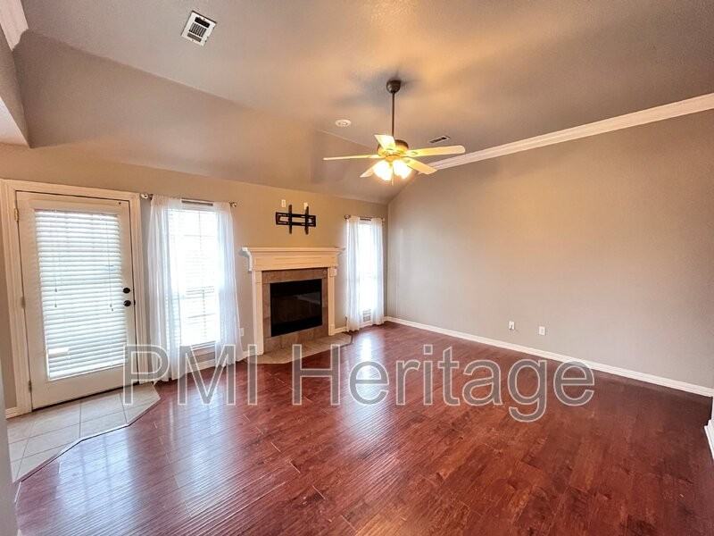 683 Golden Meadow Ave - Photo 4 of 18