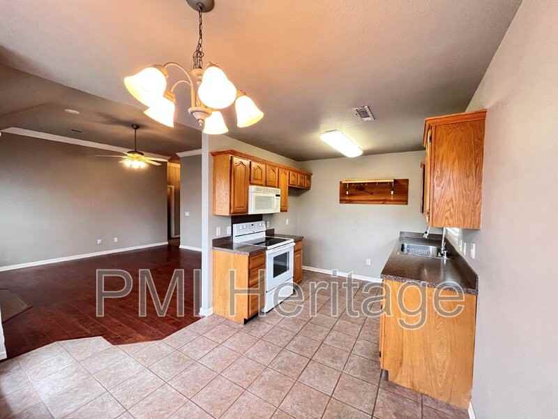 683 Golden Meadow Ave - Photo 5 of 18