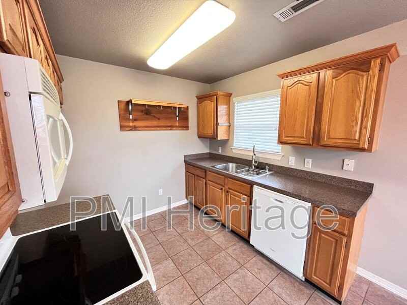 683 Golden Meadow Ave - Photo 6 of 18