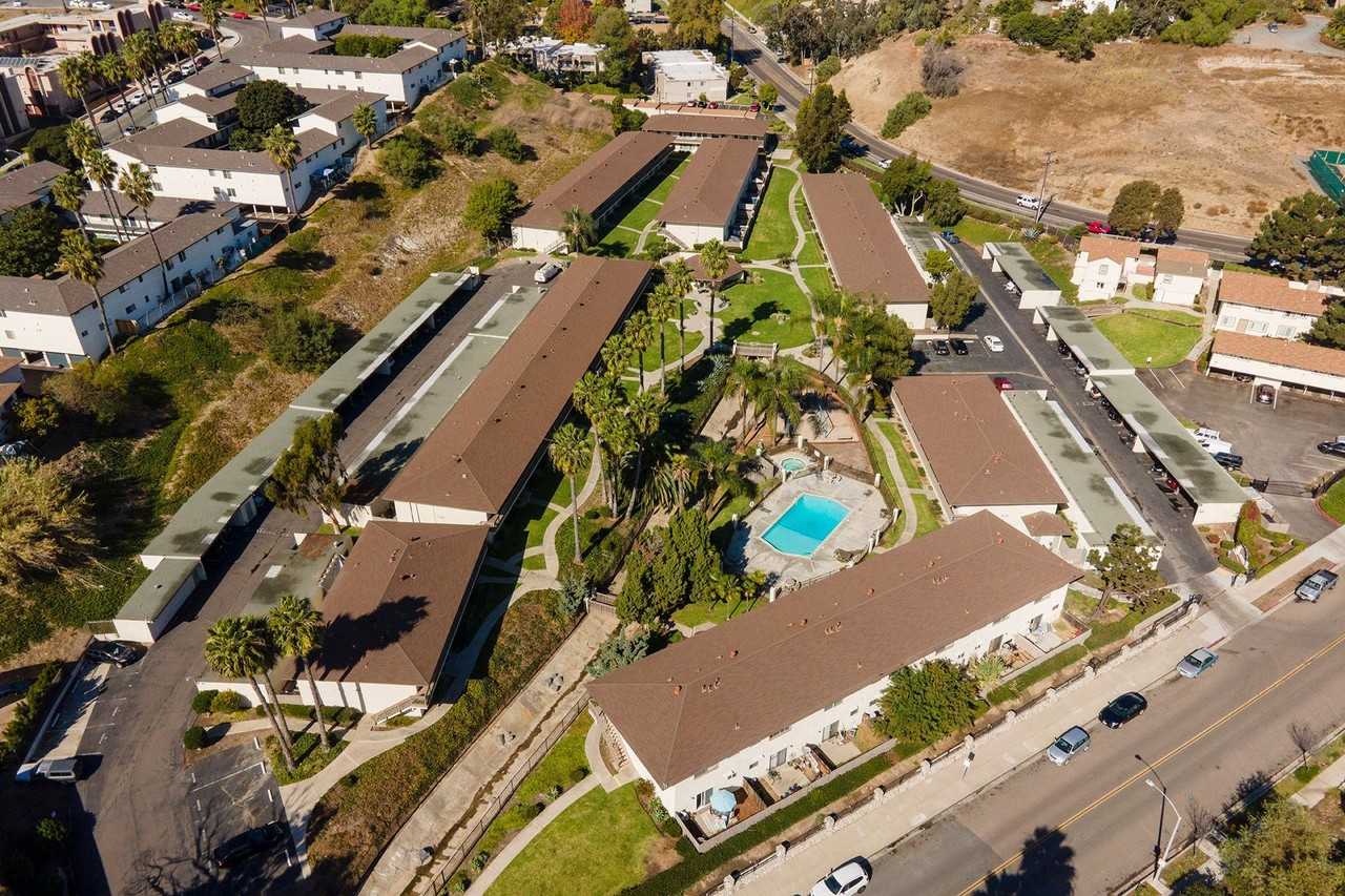 Stoneybrook Apartments - Photo 4 of 30