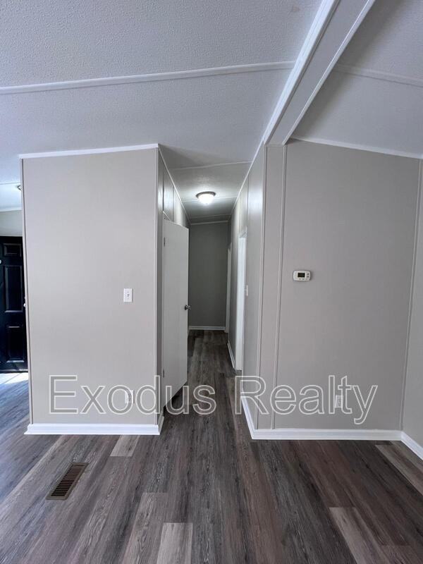 154 Roping Ln - Photo 7 of 49
