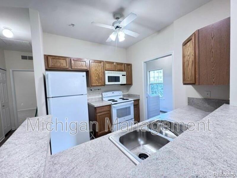 488 Village Dr - Photo 4 of 21