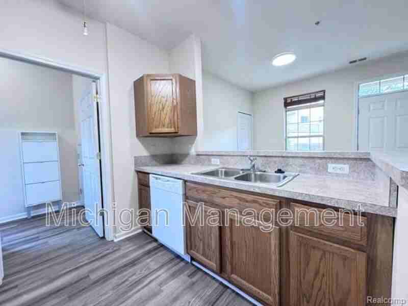 488 Village Dr - Photo 5 of 21