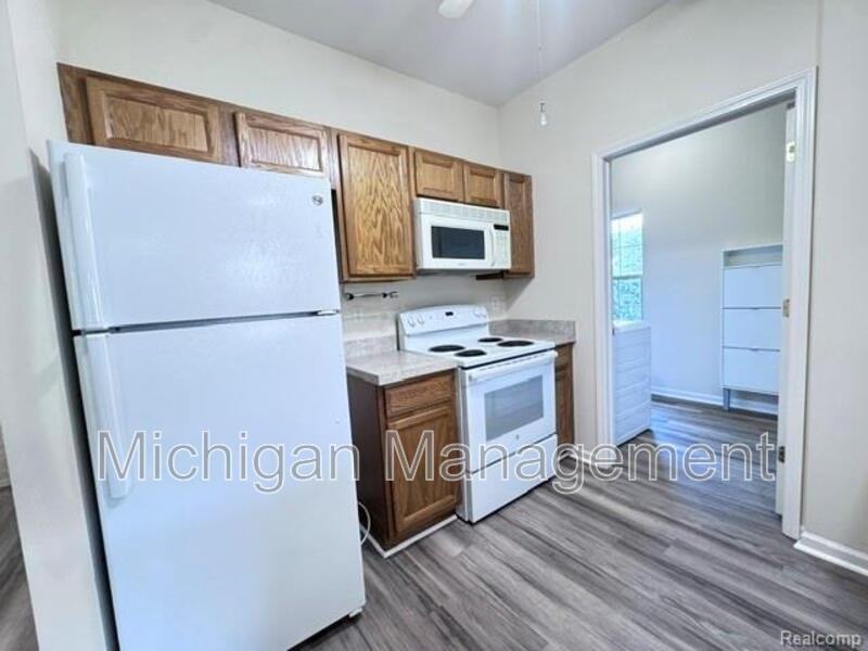 488 Village Dr - Photo 6 of 21