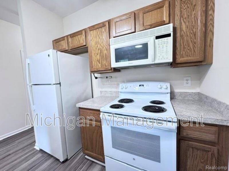 488 Village Dr - Photo 7 of 21