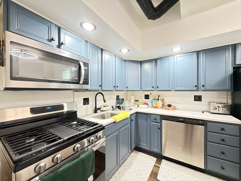 1933 W Grand Ave #SFH - Photo 4 of 21