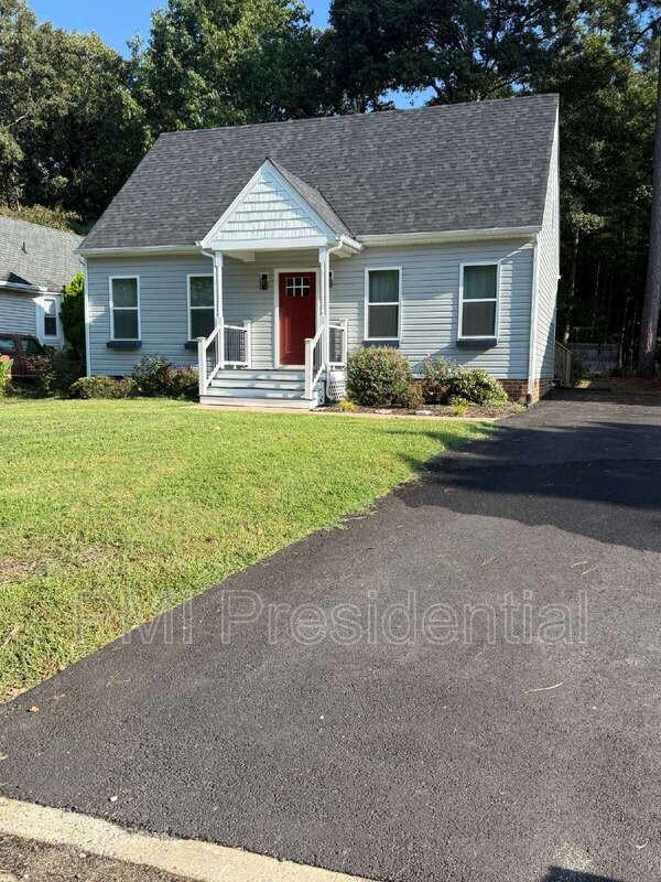13702 Danbury Dr - Photo 2 of 17
