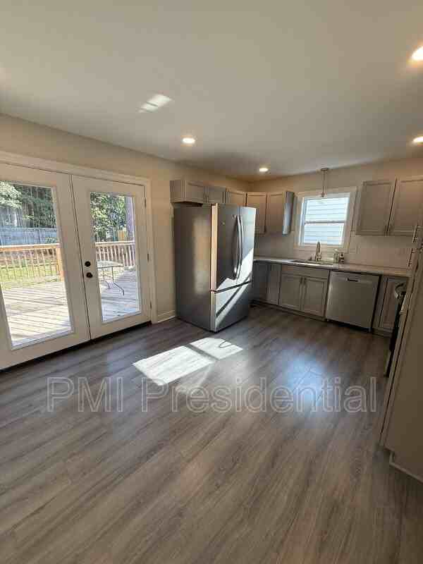 13702 Danbury Dr - Photo 7 of 17