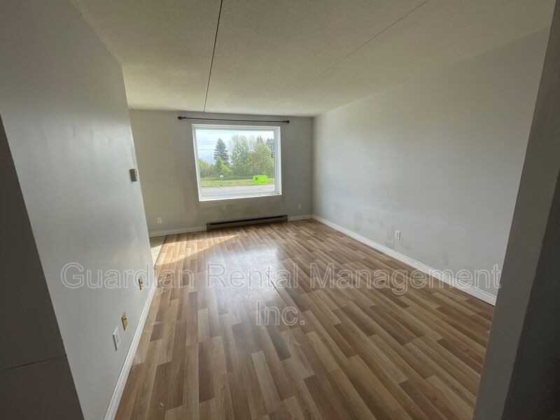 525 Ford St N #6 - Photo 2 of 8