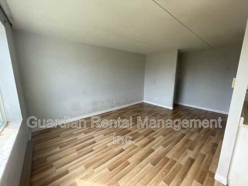 525 Ford St N #6 - Photo 3 of 8