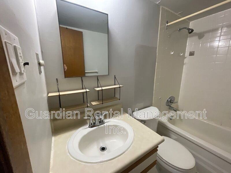 525 Ford St N #6 - Photo 5 of 8