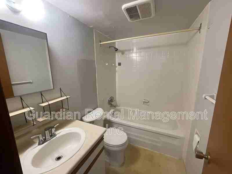 525 Ford St N #6 - Photo 7 of 8