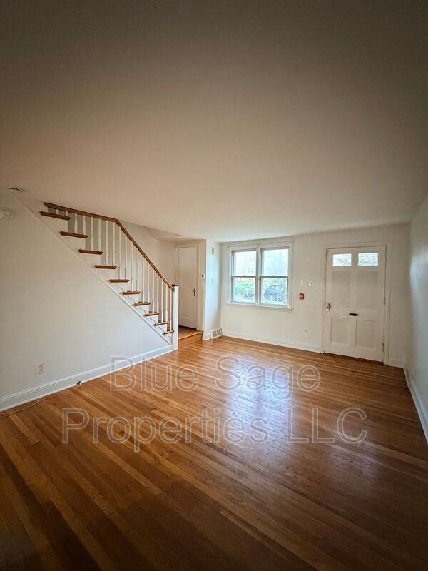 314 Spruce St - Photo 4 of 25