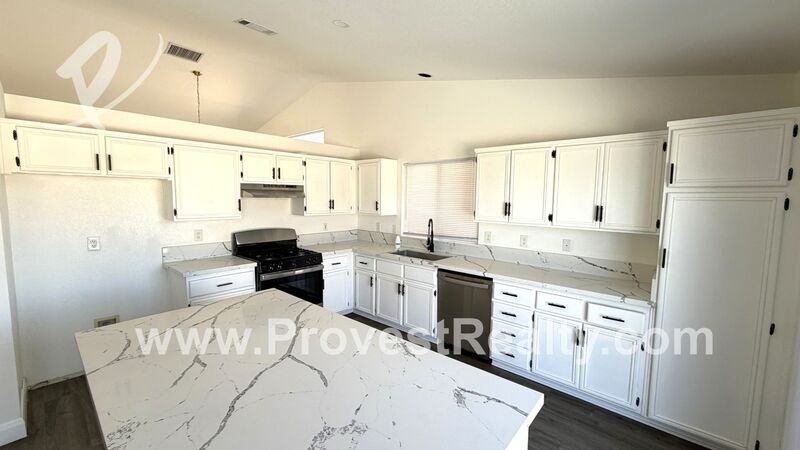 11786 Oxford St - Photo 6 of 17