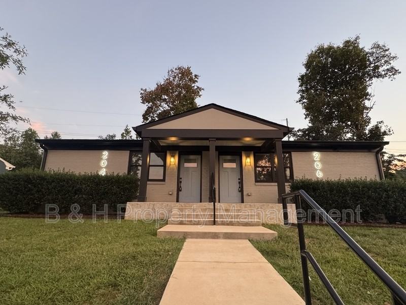 206 Boatman St - Photo 2 of 17